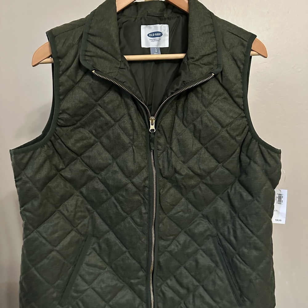 NWT olive green Old Navy puffer vest, large